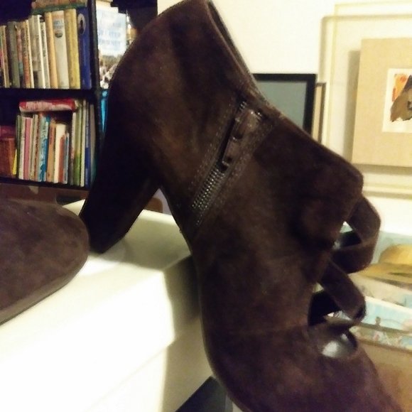 Aerosole dark brown suede heels - Picture 2 of 3
